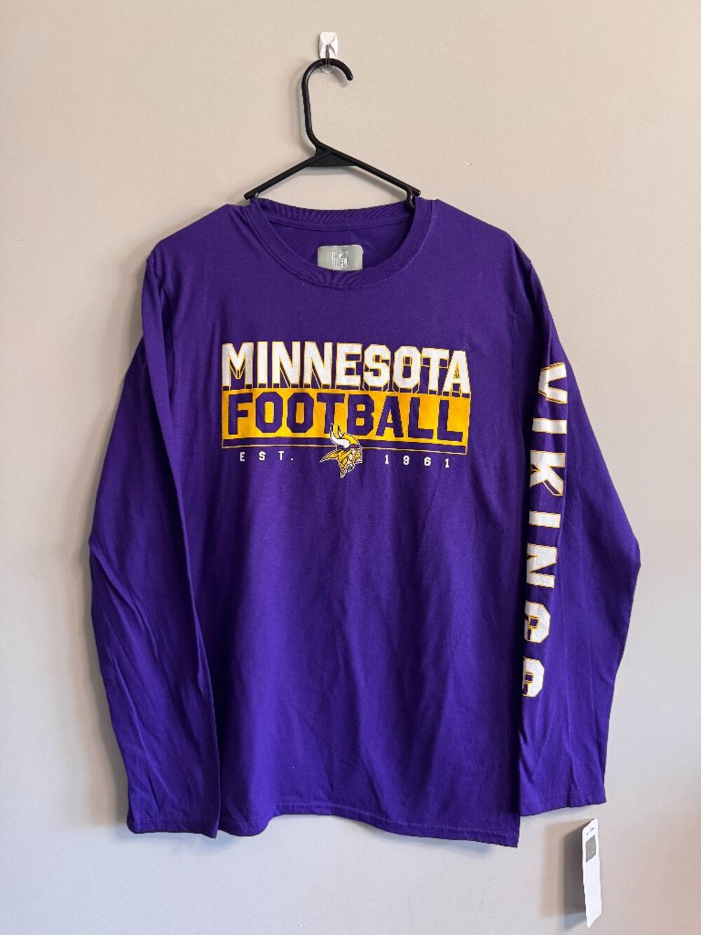 Minnesota Vikings long sleeve tshirt size medium NWT